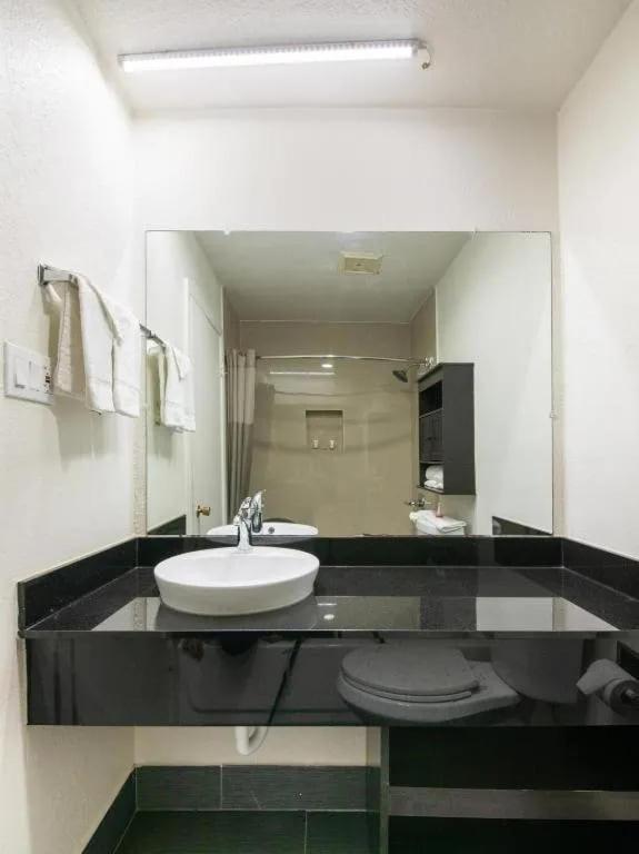 Oyo Dfw Airport North Hotel