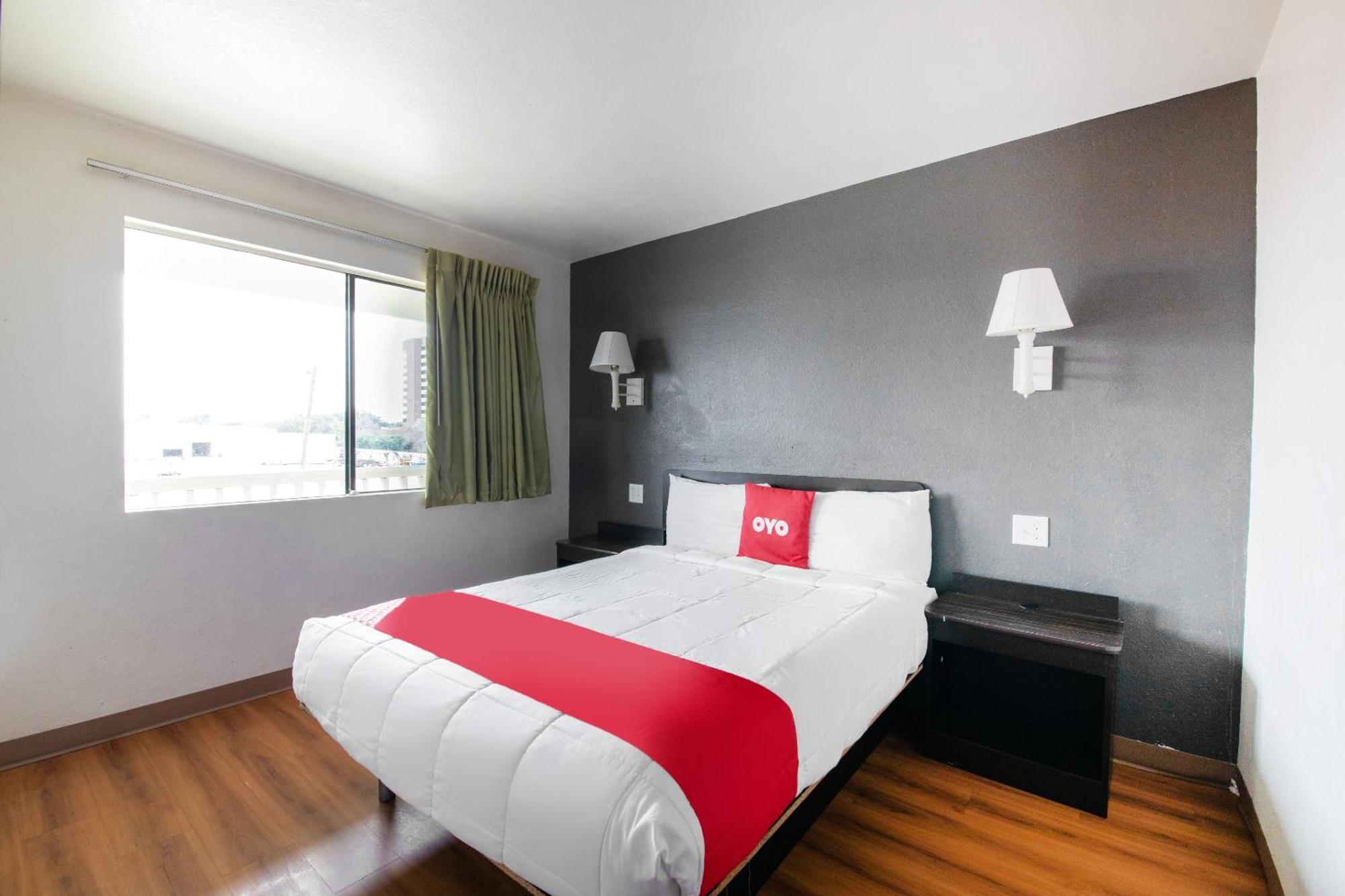 Oyo Dfw Airport North Hotel 2*