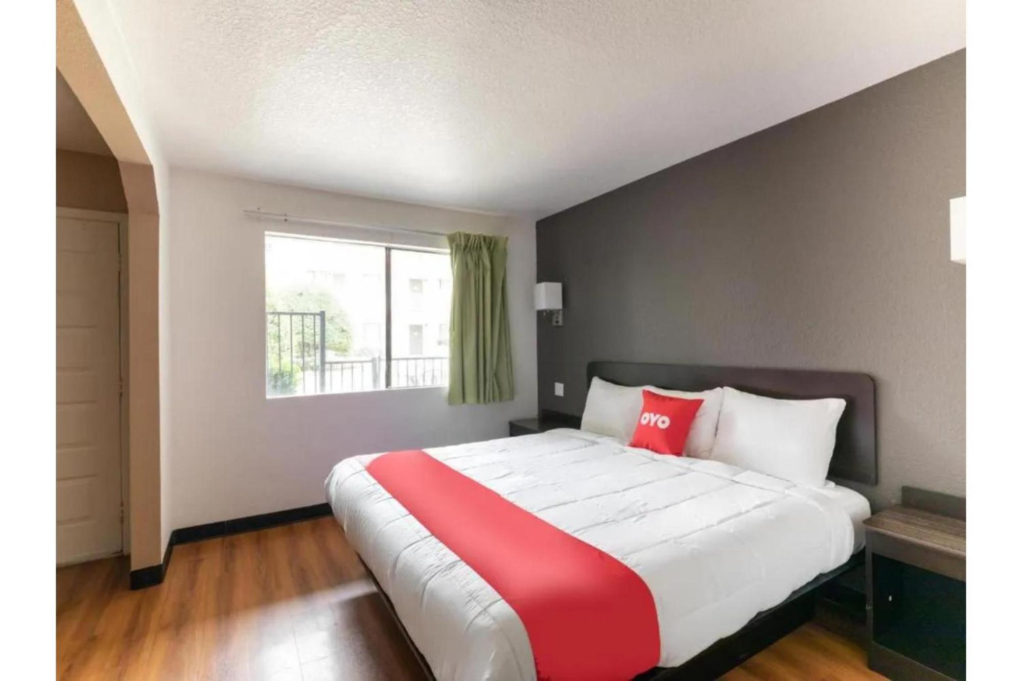 Oyo Dfw Airport North Hotel