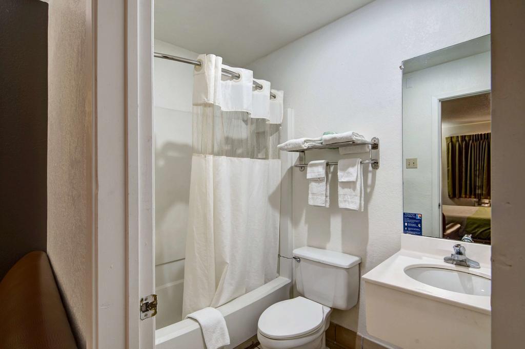 Oyo Dfw Airport North Hotel 2*